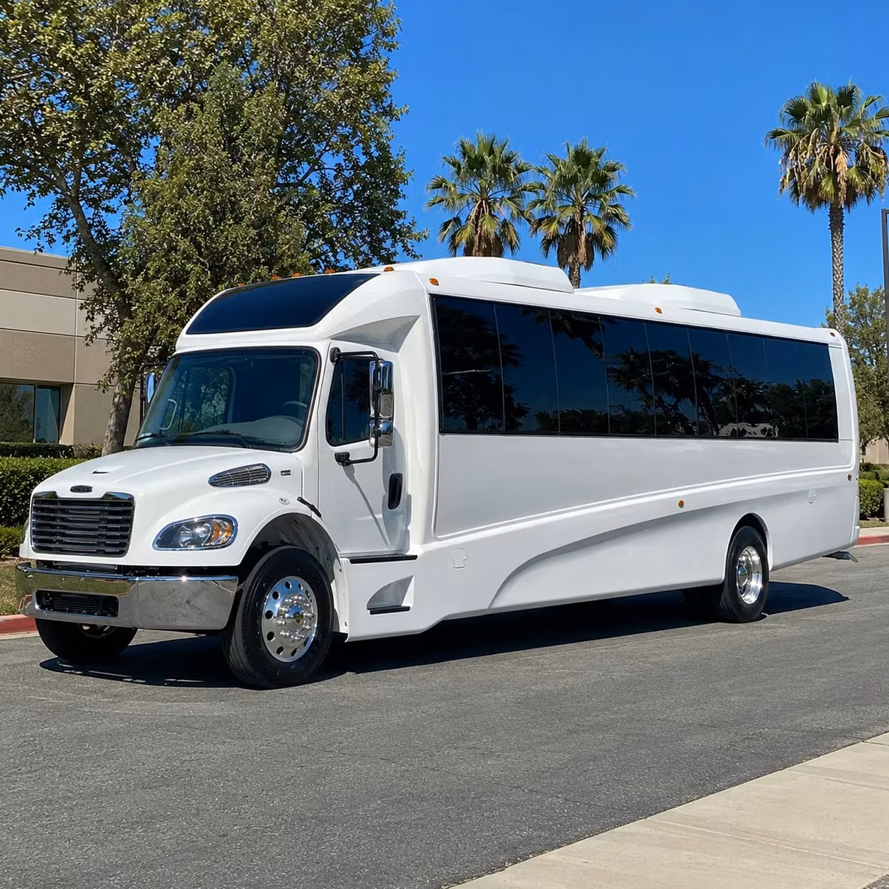 minibus rentals for hayward field trips to museums and cultural centers